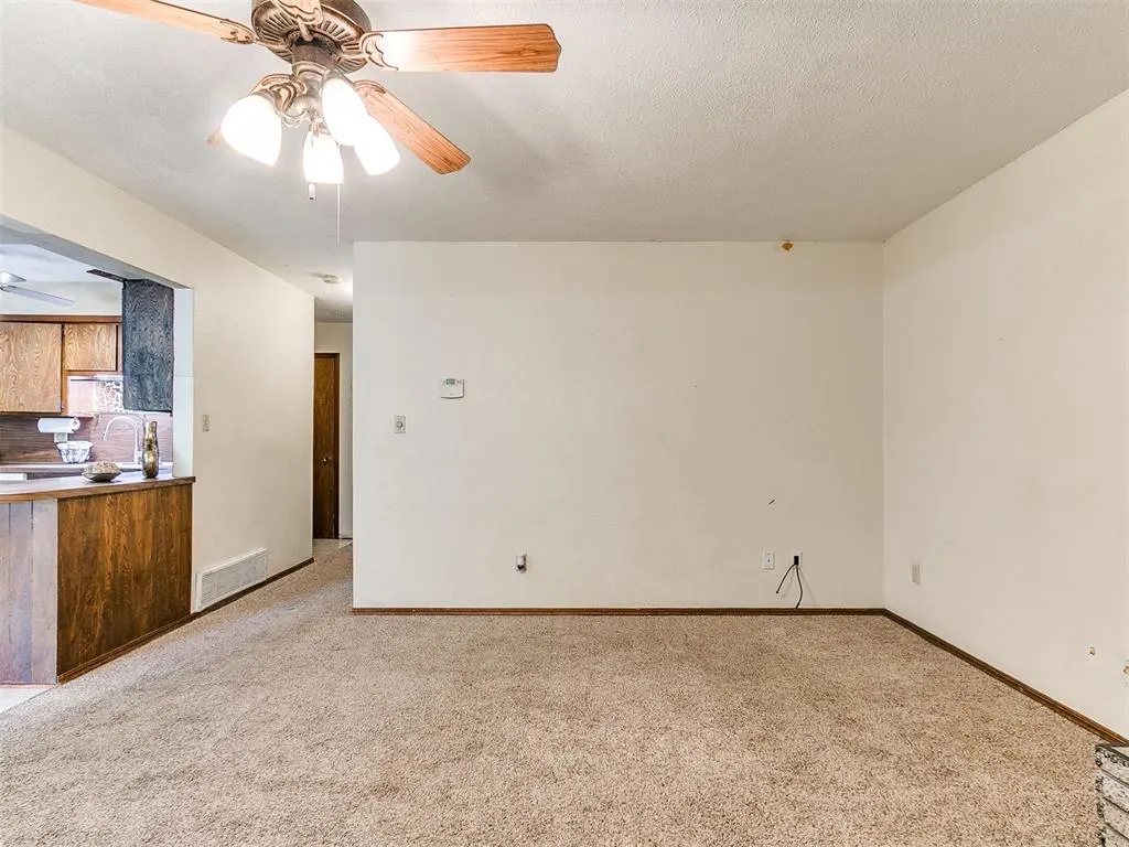 Photo 9 — 136 SW 5th Street, Moore, OK 73160
