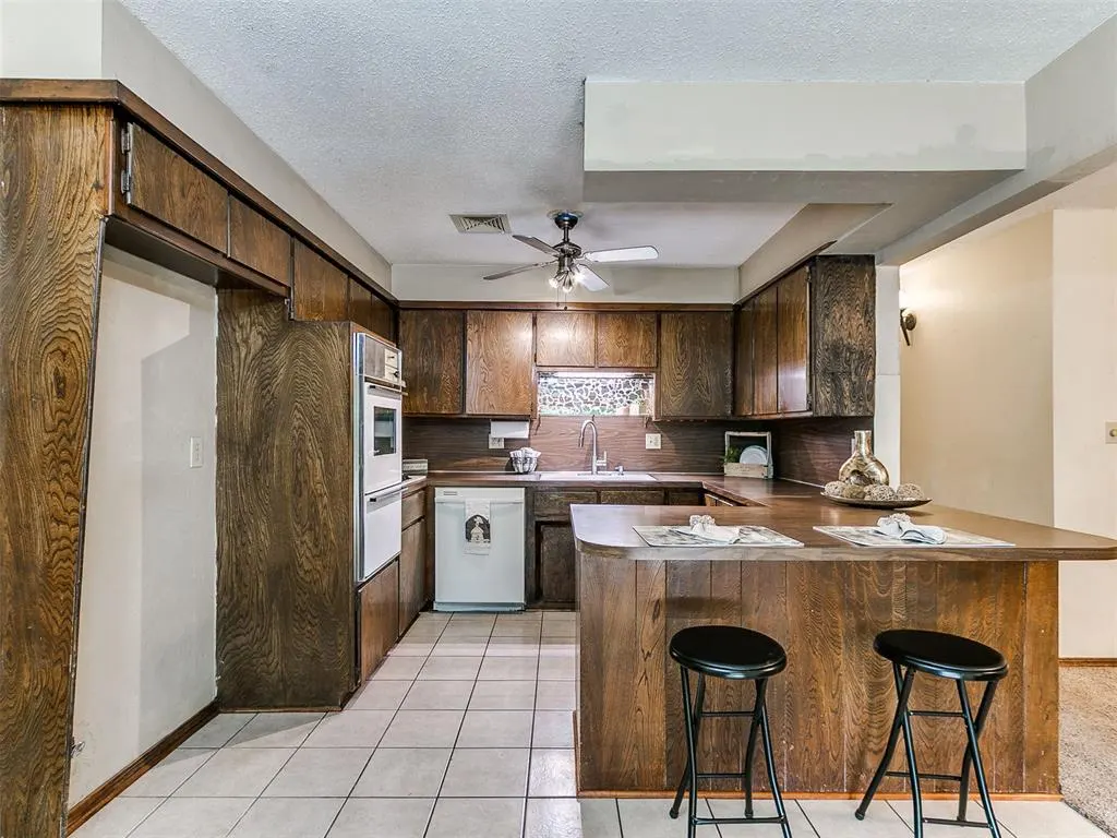 Photo 24 — 136 SW 5th Street, Moore, OK 73160