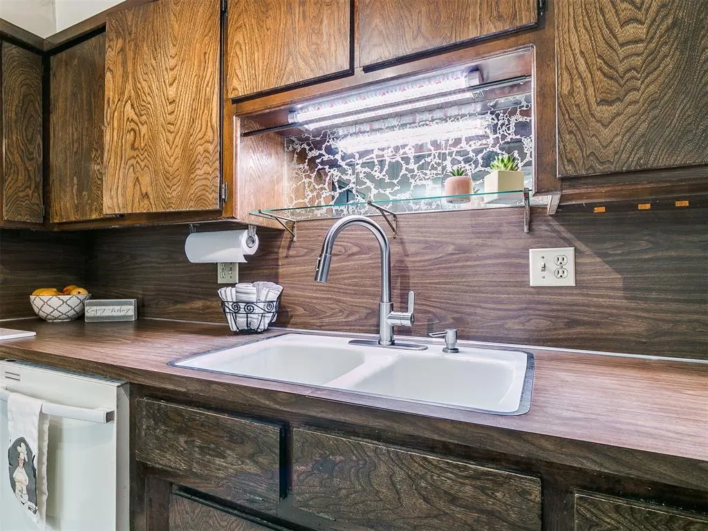 Photo 27 — 136 SW 5th Street, Moore, OK 73160