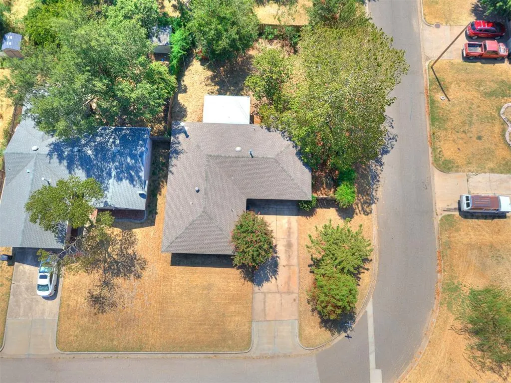 Photo 48 — 136 SW 5th Street, Moore, OK 73160