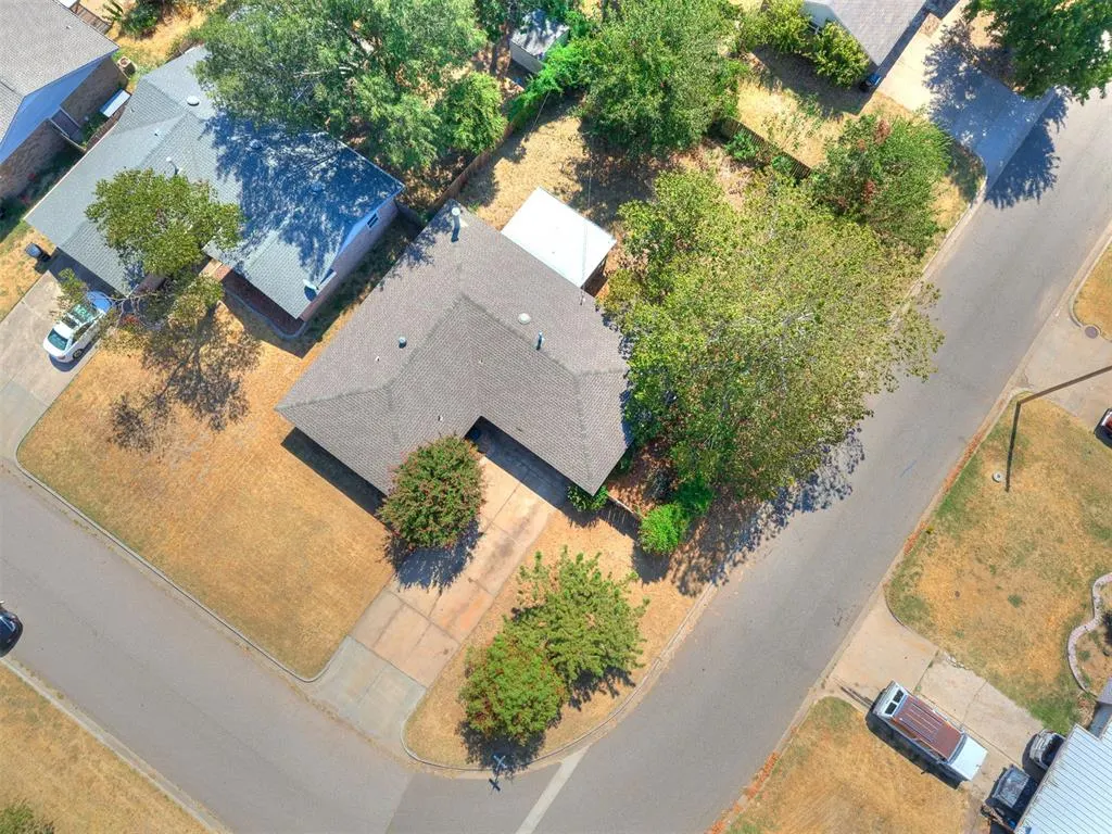 Photo 49 — 136 SW 5th Street, Moore, OK 73160
