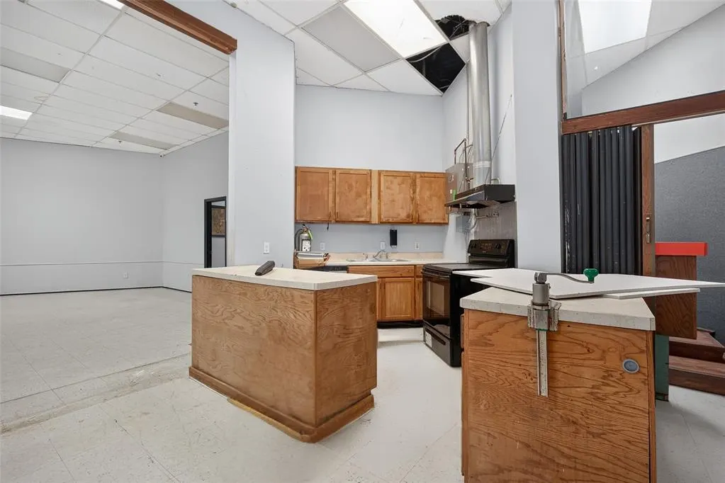 Photo 5 — 6009 NW Expressway Street, Oklahoma City, OK 73132