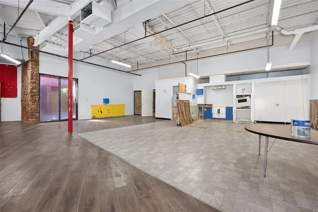 Photo 7 — 6009 NW Expressway Street, Oklahoma City, OK 73132