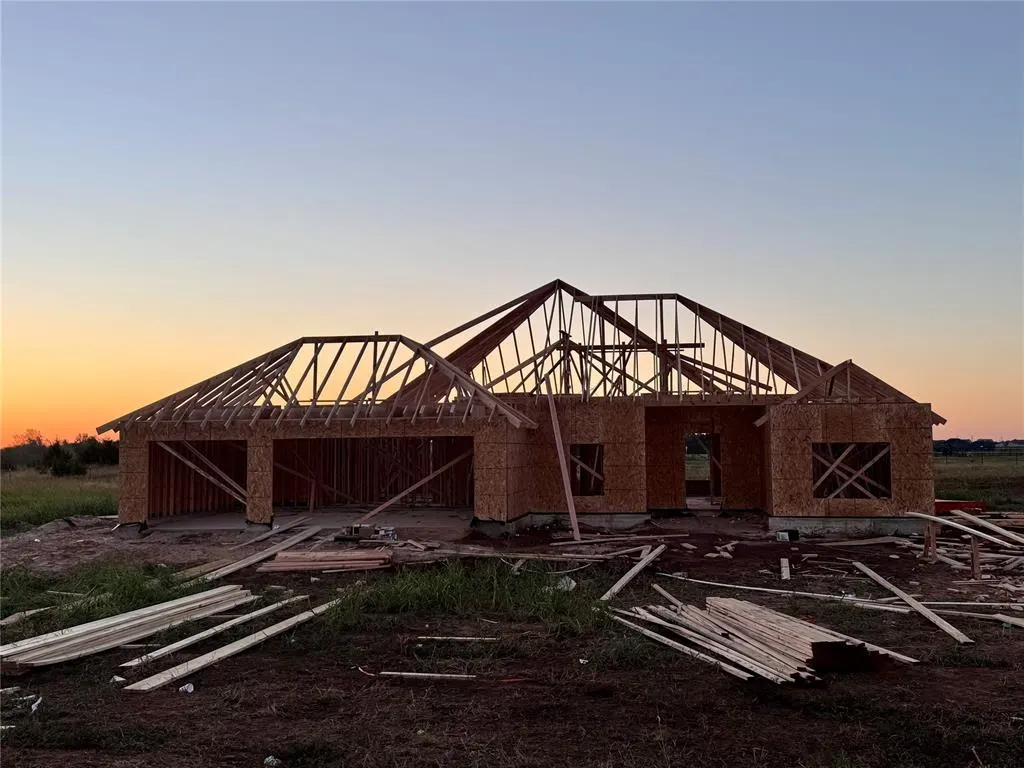 Front exterior — 24958 Belmont Pass, Cashion, OK 73016