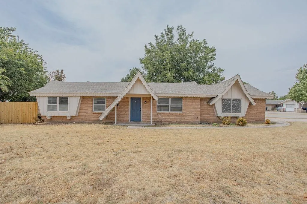 Front exterior — 500 SW 62nd Terrace, Oklahoma City, OK 73139