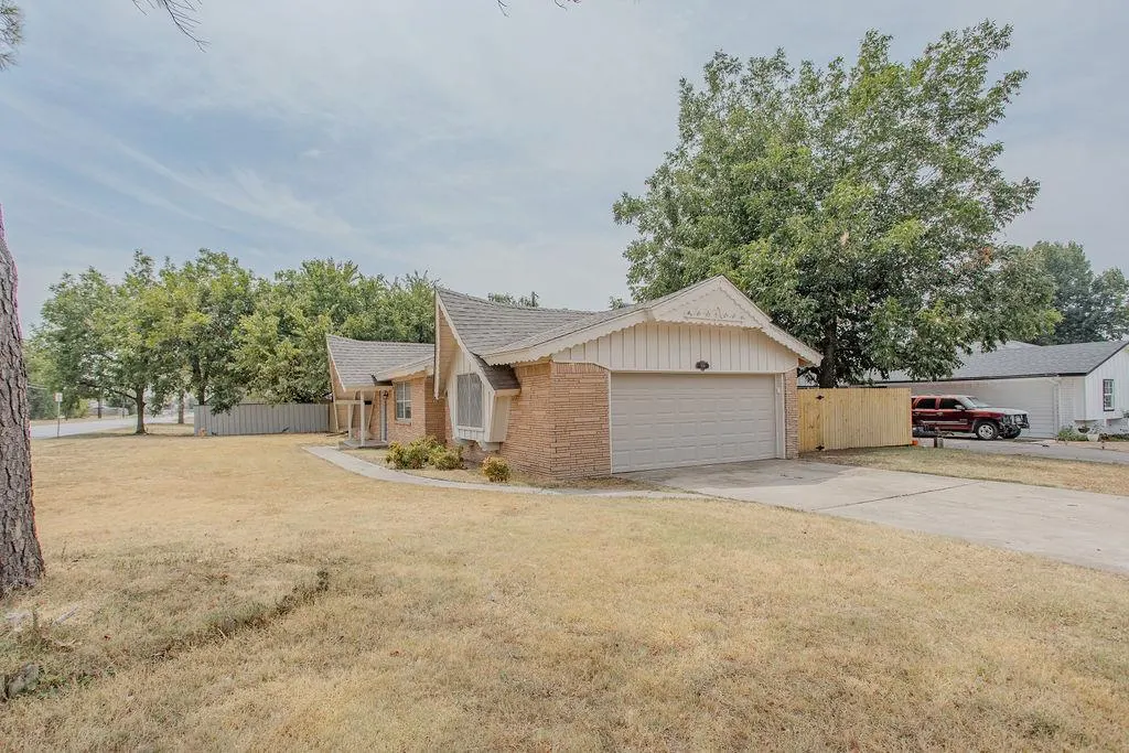 Photo 2 — 500 SW 62nd Terrace, Oklahoma City, OK 73139