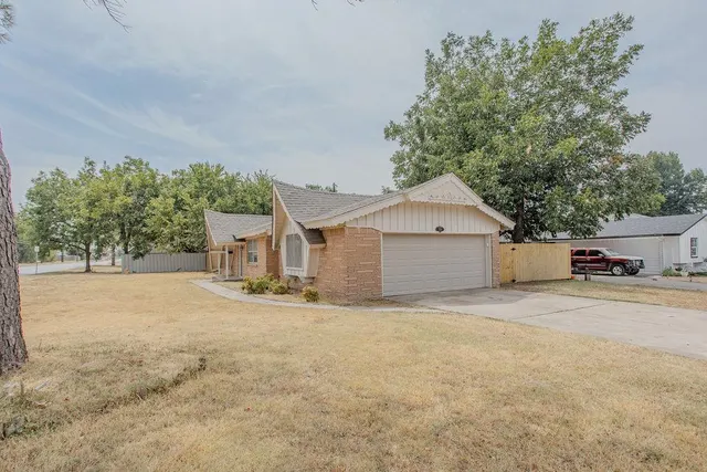 Photo 2 — 500 SW 62nd Terrace, Oklahoma City, OK 73139
