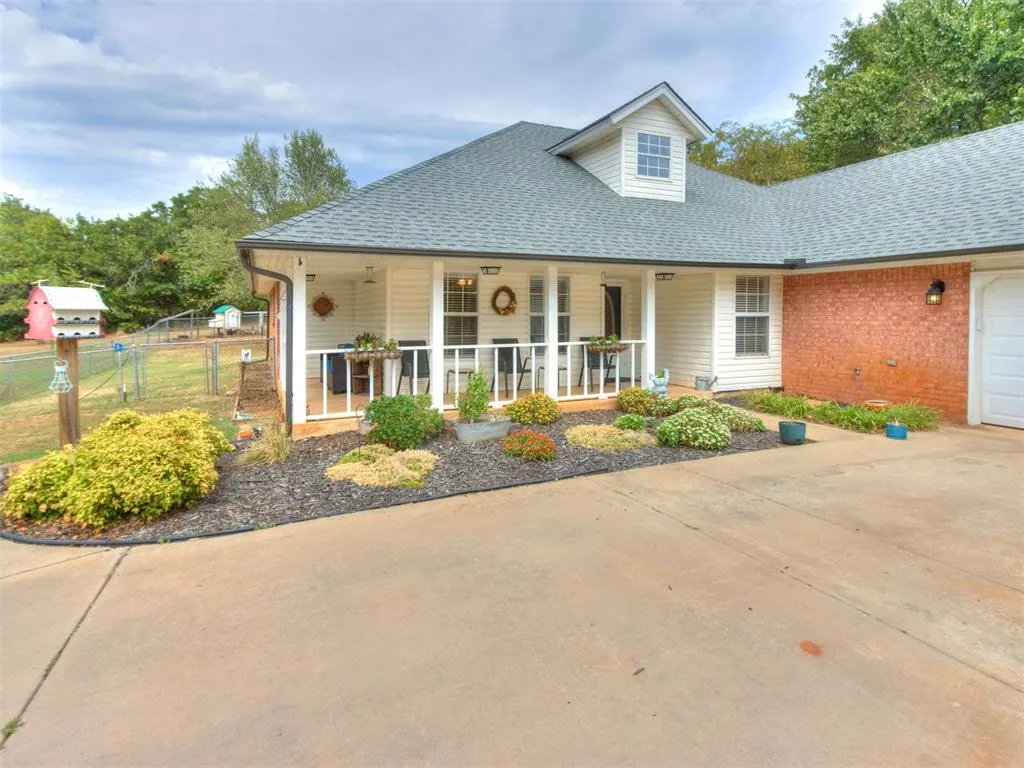 Photo 2 — 18901 Courtney Lane, Newalla, OK 74857
