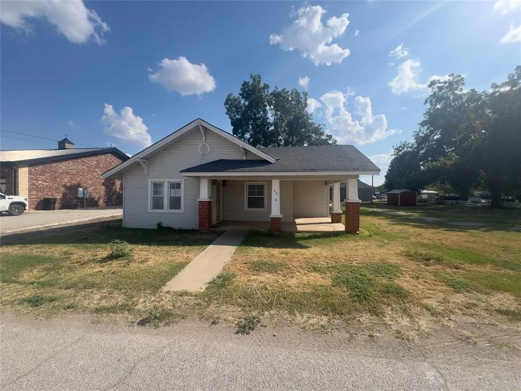 Front exterior — 413 Main Street, Maysville, OK 73057