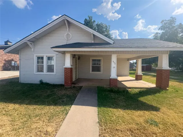 Photo 2 — 413 Main Street, Maysville, OK 73057