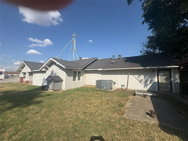 Photo 4 — 413 Main Street, Maysville, OK 73057