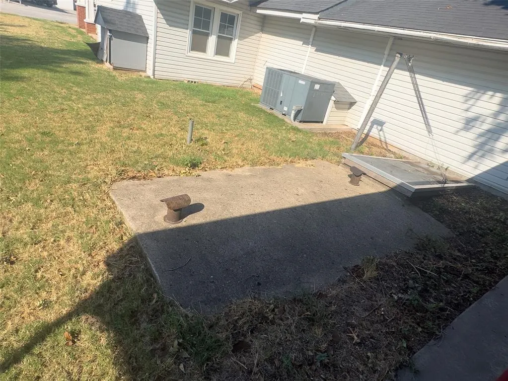 Photo 5 — 413 Main Street, Maysville, OK 73057