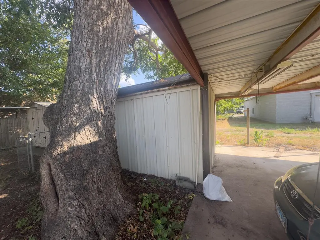 Photo 6 — 413 Main Street, Maysville, OK 73057