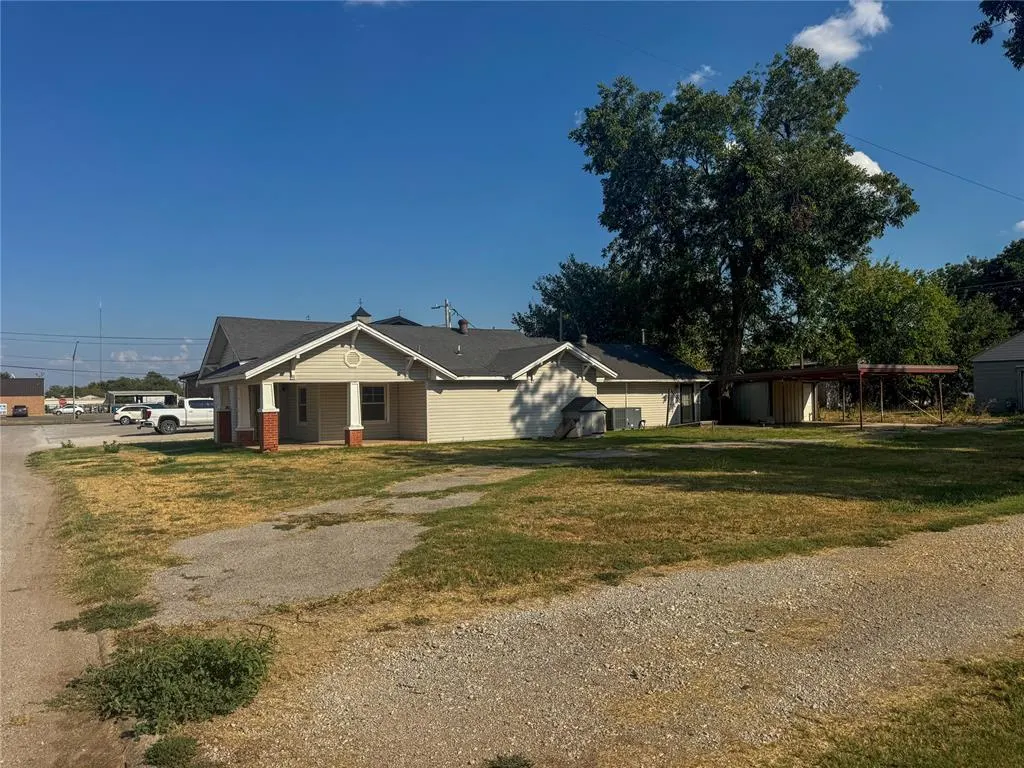 Photo 33 — 413 Main Street, Maysville, OK 73057