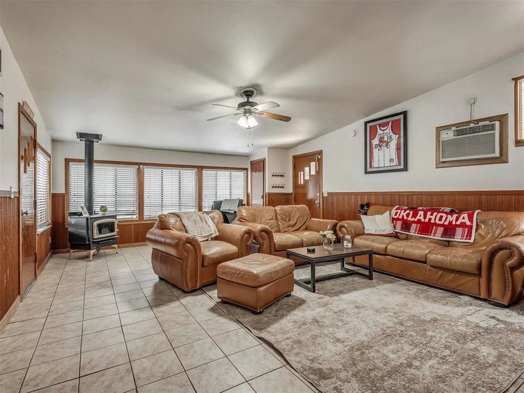 Photo 4 — 921 S Lahoma Avenue, Norman, OK 73069