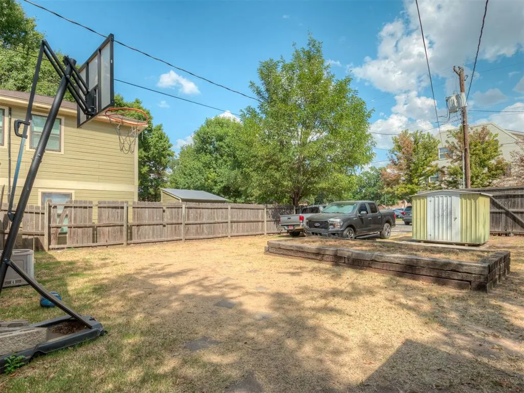 Photo 18 — 921 S Lahoma Avenue, Norman, OK 73069