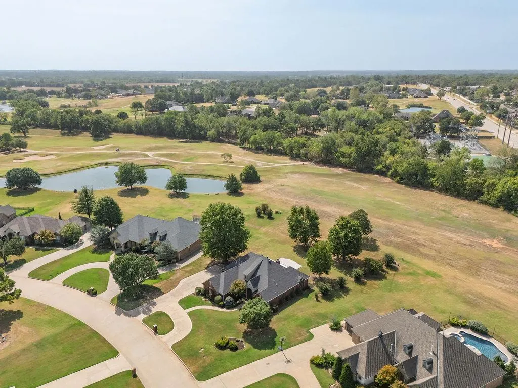 Photo 3 — 1112 Troon Circle, Shawnee, OK 74801