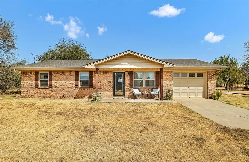 Front exterior — 1410 County Road 1270, Amber, OK 73004