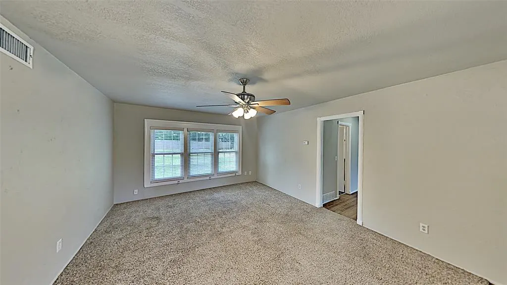 Photo 6 — 2817 Clermont Place, Oklahoma City, OK 73116