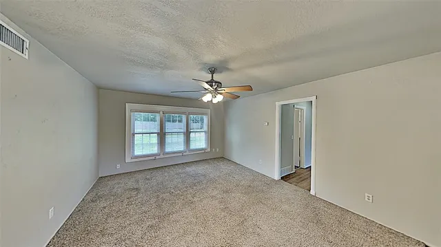 Photo 6 — 2817 Clermont Place, Oklahoma City, OK 73116