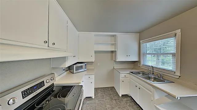 Photo 7 — 2817 Clermont Place, Oklahoma City, OK 73116