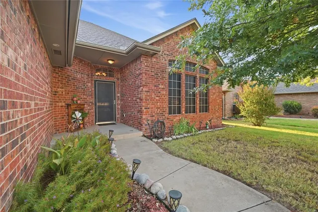 Photo 3 — 4220 Kensington Drive, Moore, OK 73160