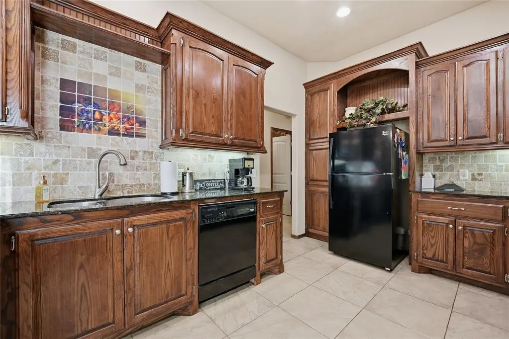 Photo 7 — 4220 Kensington Drive, Moore, OK 73160