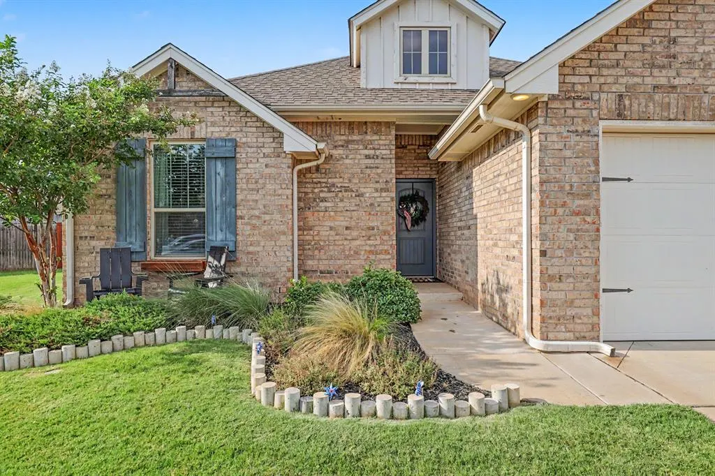 Photo 3 — 1005 NE 33rd Terrace, Oklahoma City, OK 73160
