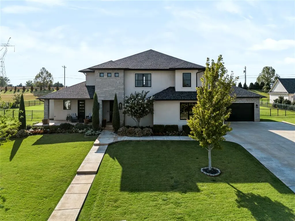 Photo 2 — 21485 S Sawtooth Circle, Edmond, OK 73012