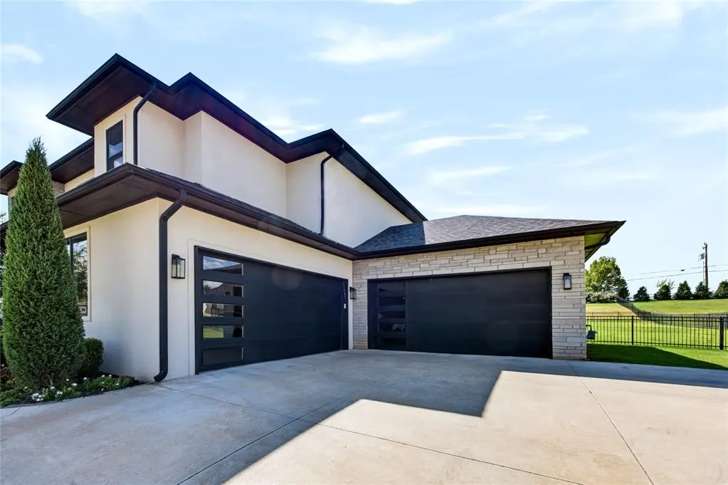 Photo 4 — 21485 S Sawtooth Circle, Edmond, OK 73012