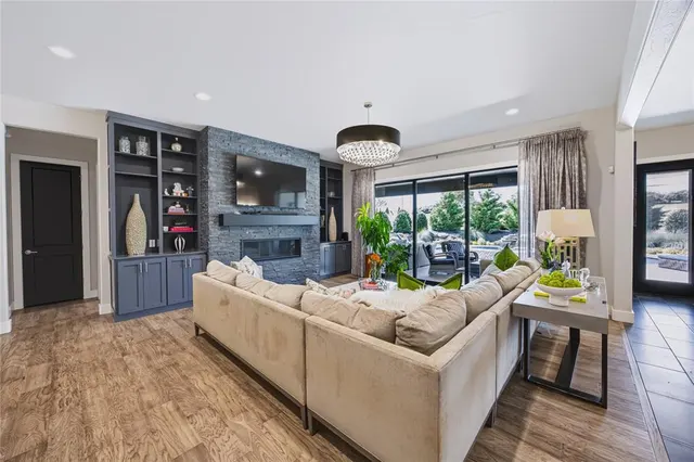 Photo 7 — 21485 S Sawtooth Circle, Edmond, OK 73012