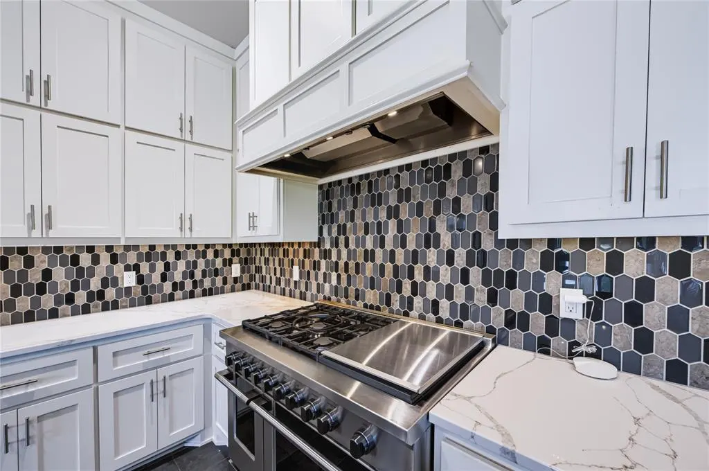 Photo 11 — 21485 S Sawtooth Circle, Edmond, OK 73012