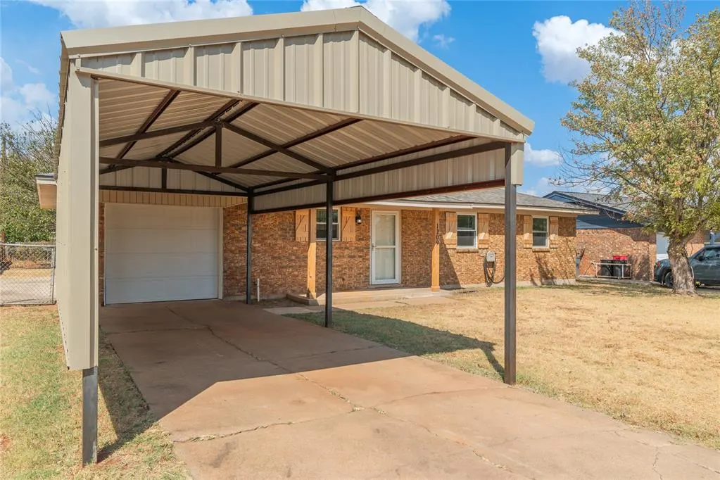 Photo 2 — 1209 1st Street, Elgin, OK 73538