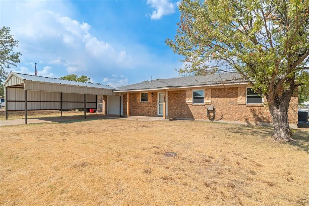 Photo 3 — 1209 1st Street, Elgin, OK 73538