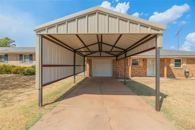 Photo 4 — 1209 1st Street, Elgin, OK 73538