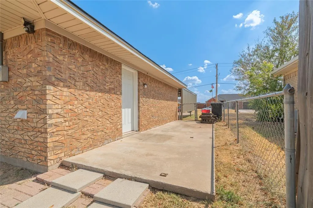Photo 17 — 1209 1st Street, Elgin, OK 73538