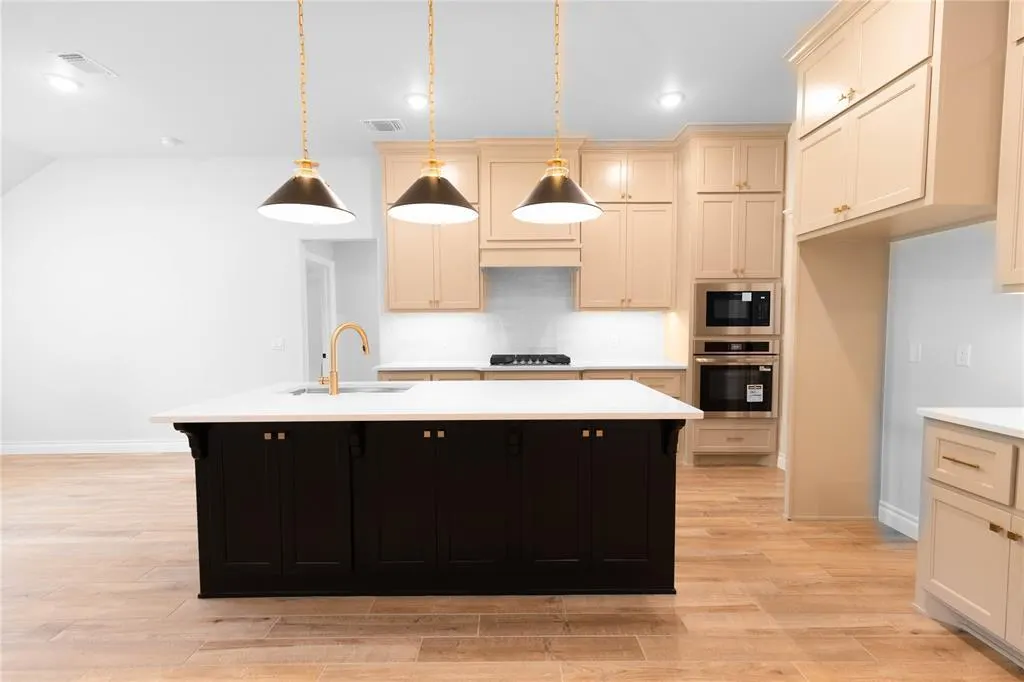Photo 5 — 12309 Samara Drive, Oklahoma City, OK 73173