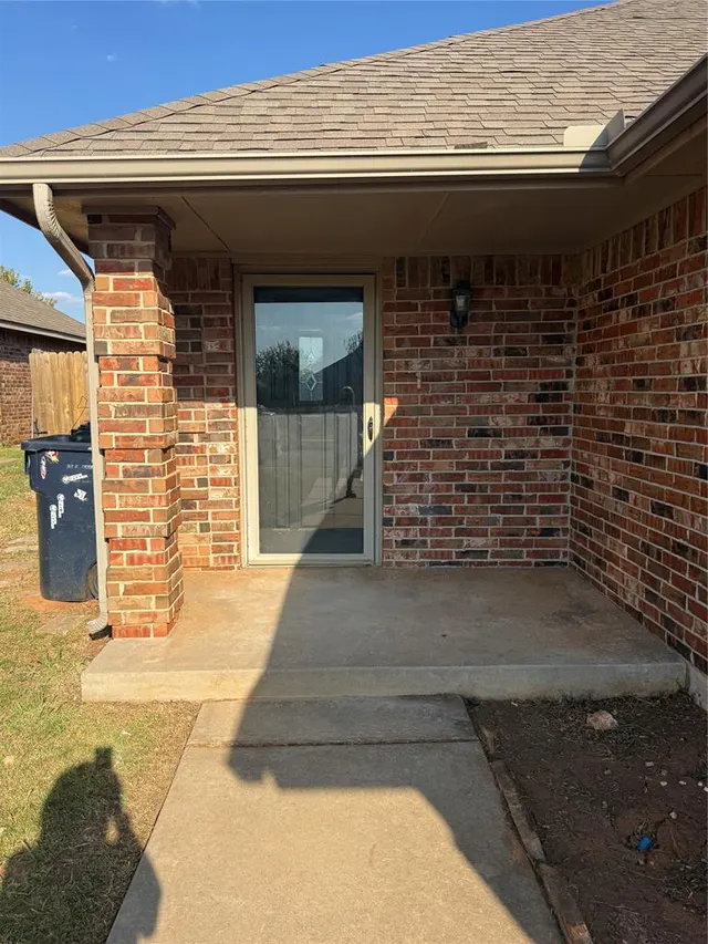 Photo 2 — 3804 Matthew Drive, Yukon, OK 73099