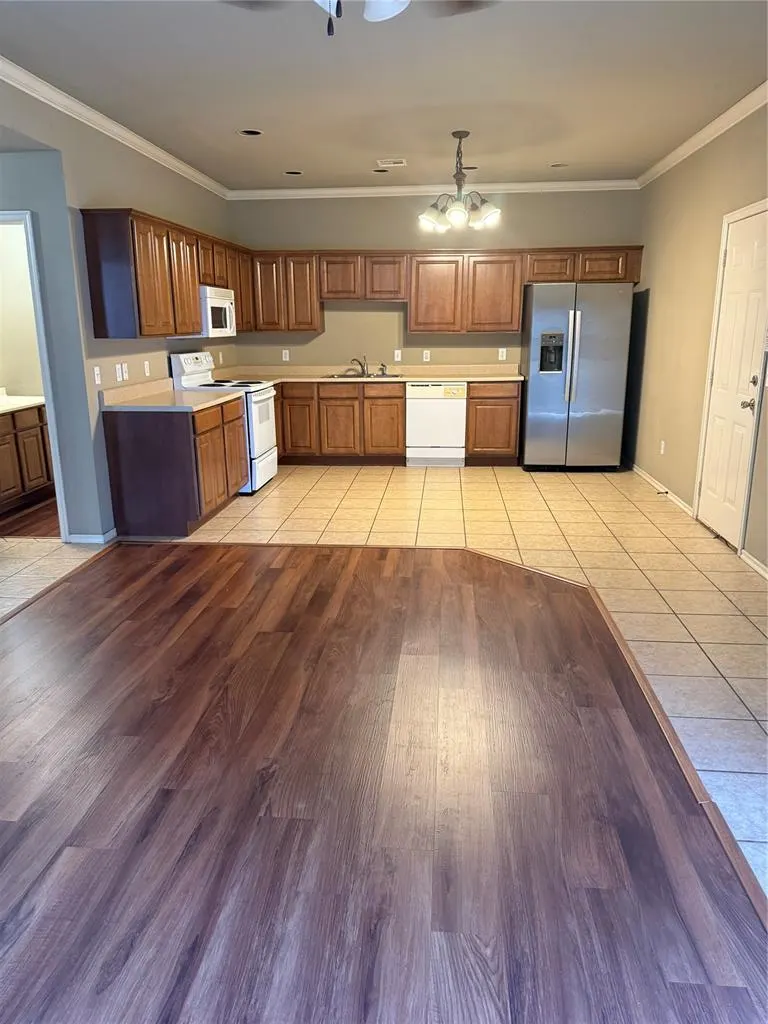 Photo 6 — 3804 Matthew Drive, Yukon, OK 73099