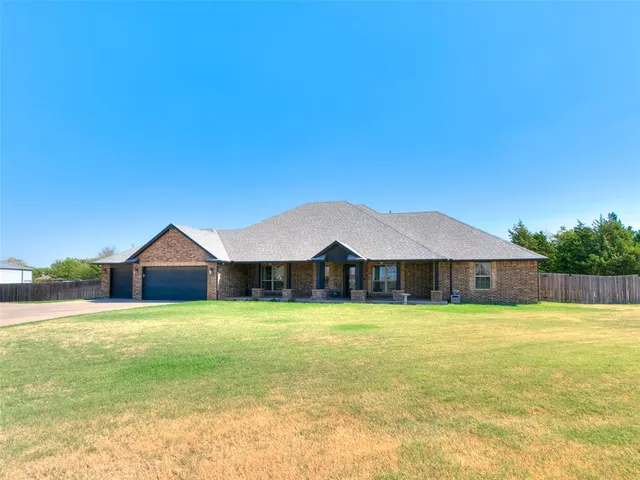 Photo 3 — 4500 Hillside Lane, Edmond, OK 73025