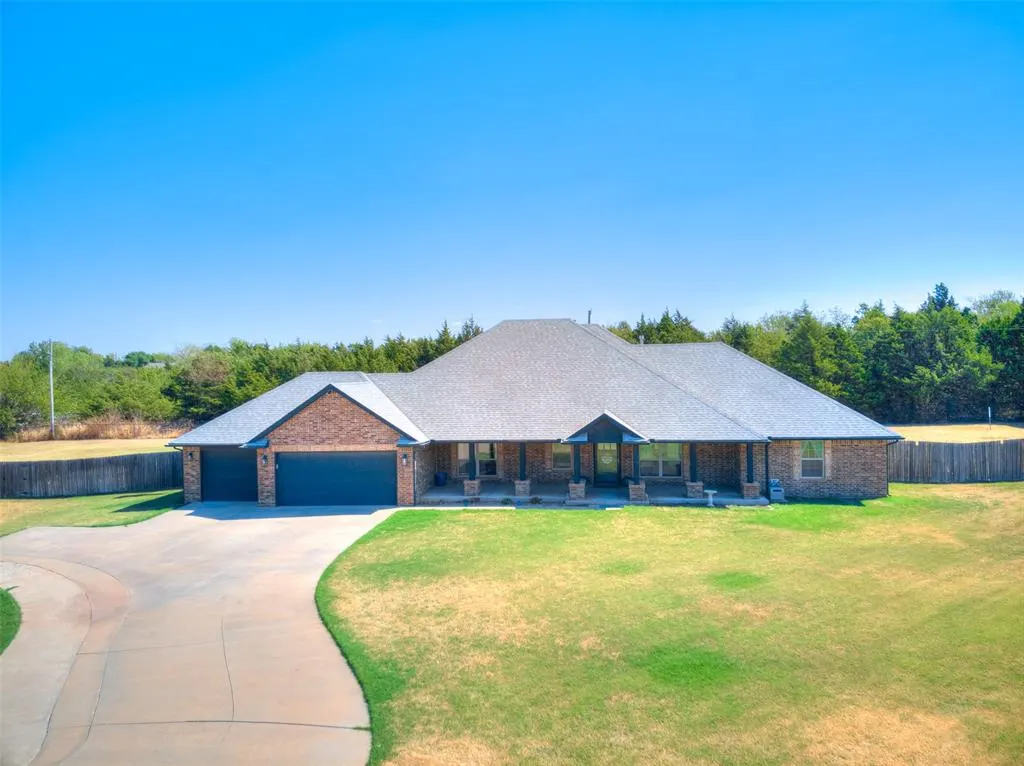 Photo 6 — 4500 Hillside Lane, Edmond, OK 73025