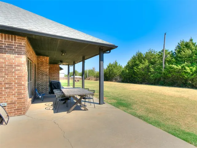 Photo 7 — 4500 Hillside Lane, Edmond, OK 73025