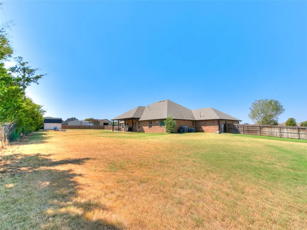 Photo 9 — 4500 Hillside Lane, Edmond, OK 73025
