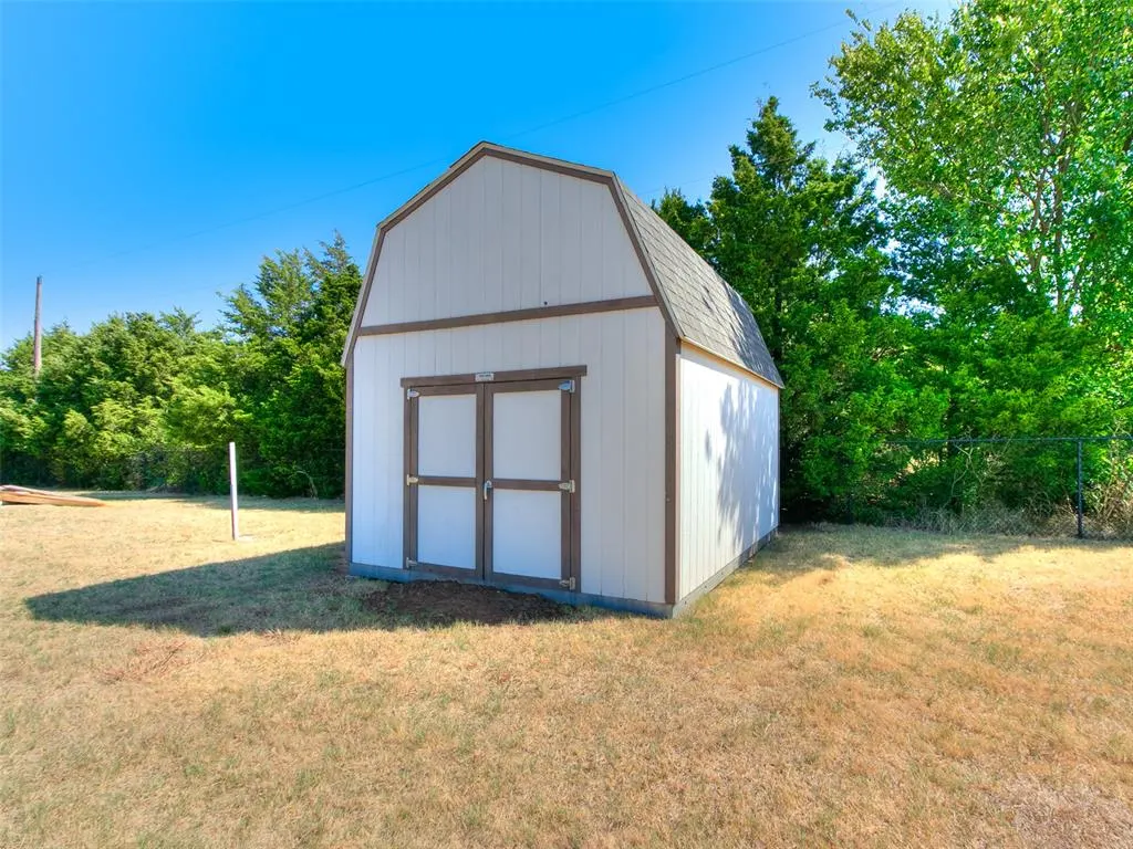 Photo 11 — 4500 Hillside Lane, Edmond, OK 73025