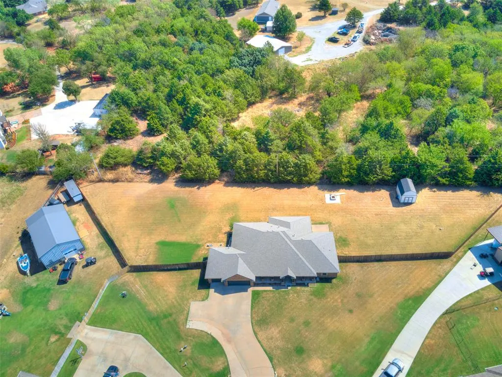Photo 12 — 4500 Hillside Lane, Edmond, OK 73025