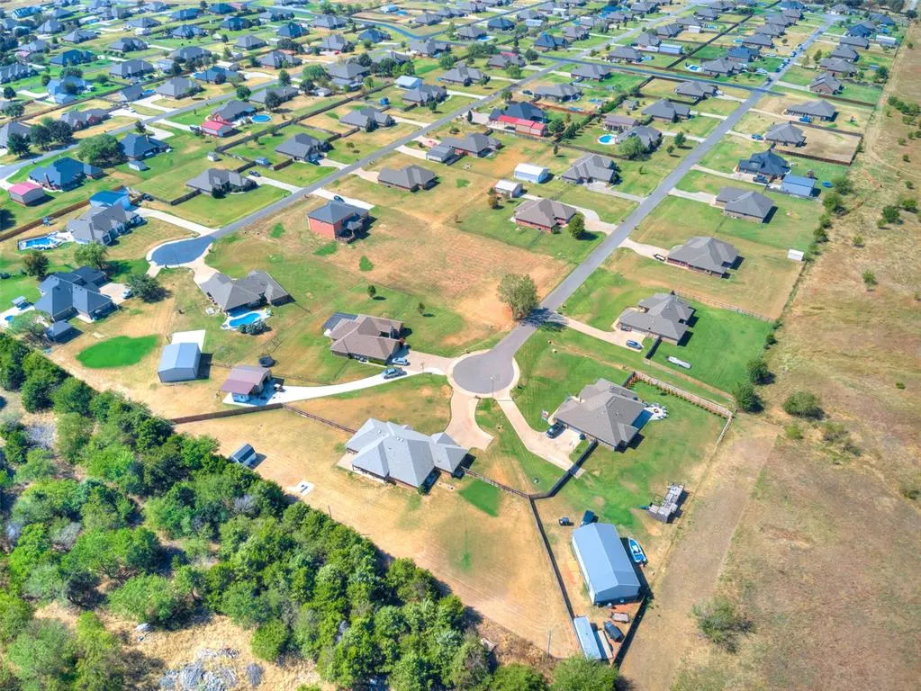 Photo 14 — 4500 Hillside Lane, Edmond, OK 73025