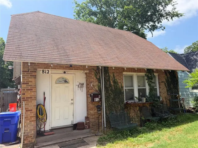 Front exterior — 812 W Comanche Avenue, Norman, OK 73069