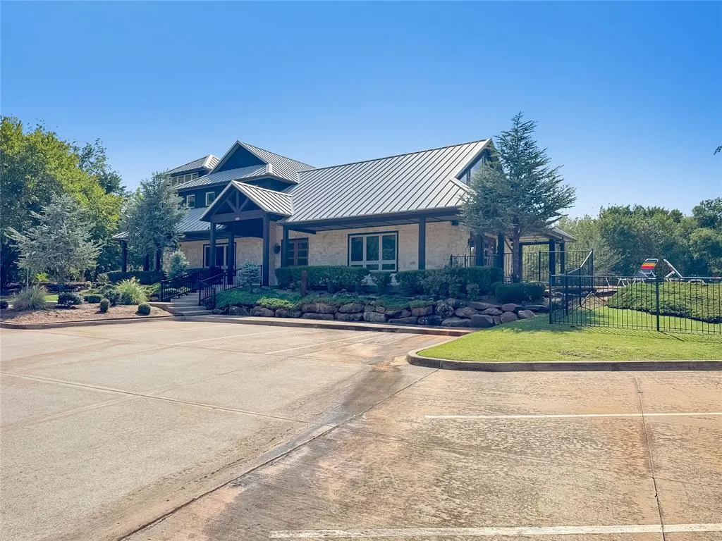 Photo 6 — 2302 Lindenwood Lane, Norman, OK 73071