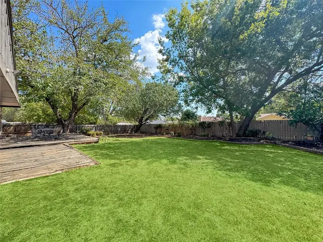 Photo 8 — 2302 Lindenwood Lane, Norman, OK 73071