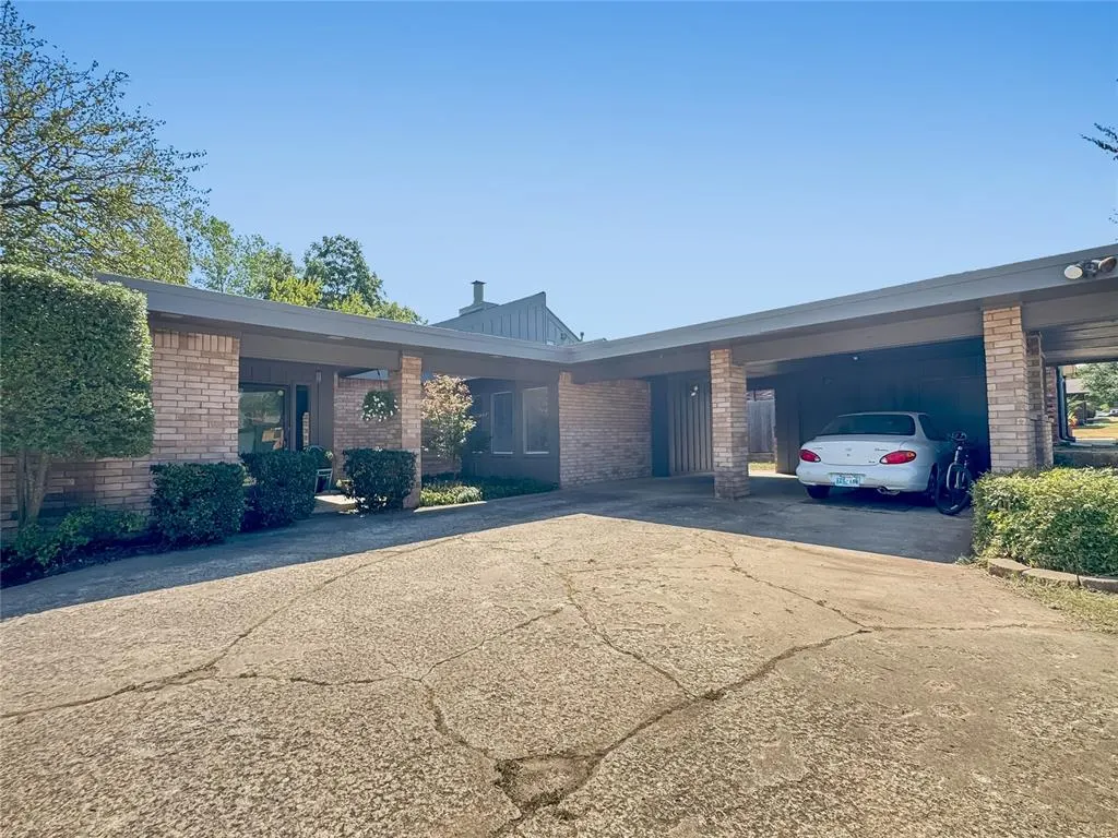 Photo 10 — 2302 Lindenwood Lane, Norman, OK 73071